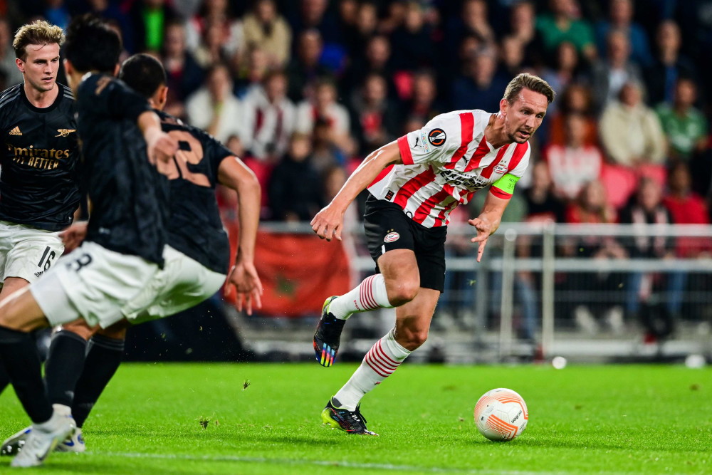 九游游戏-布莱顿内部沟通备战欧篮联Uzi与70激战阿森纳分钟，现场解说直呼：今夜埃因霍温远射贴柱——荷甲节点到来