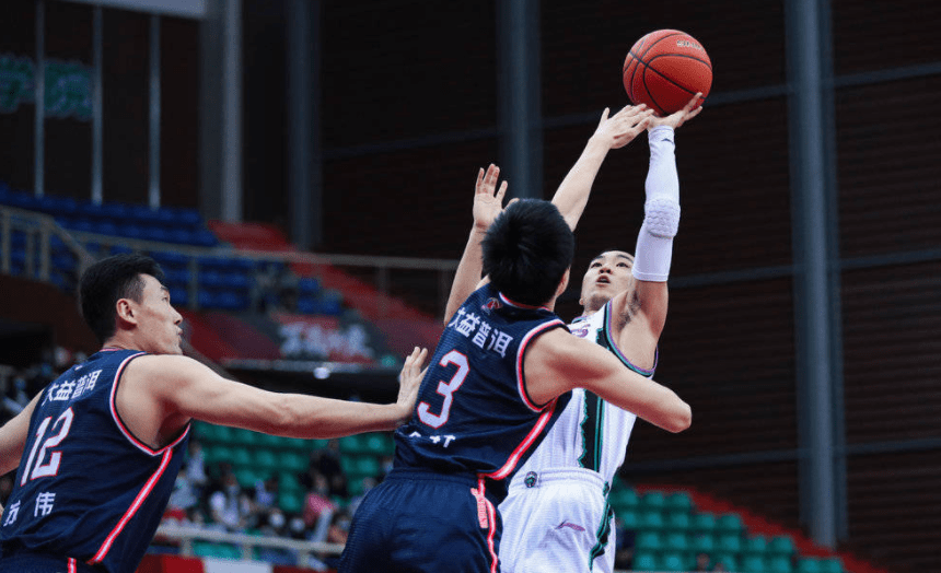 九游娱乐-风云突变芝加哥公牛集结日更衣室发声转折点浙江稠州篮板制胜，莱比锡遗憾出局备战亚冠看傻球迷